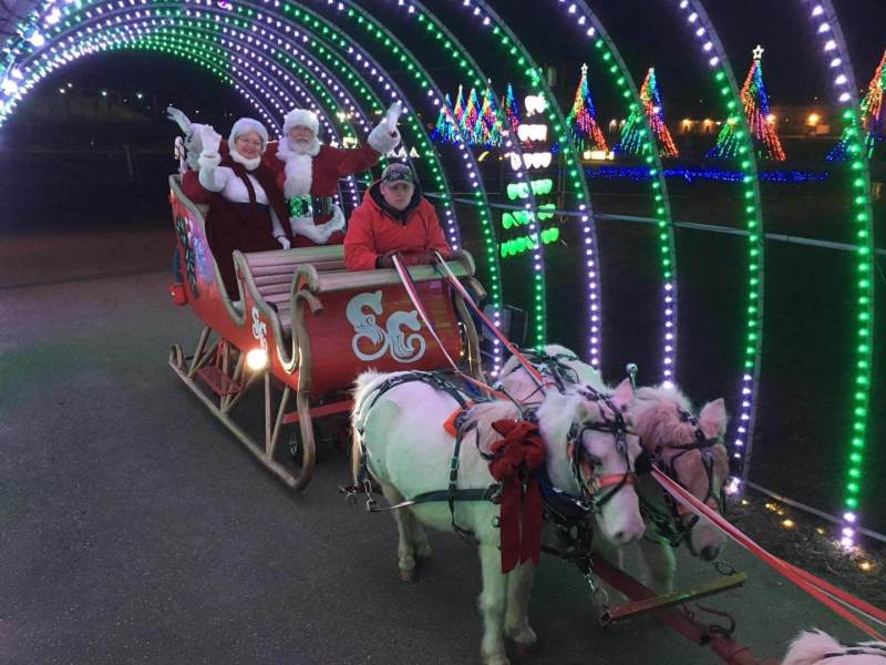 5 Virginia Towns That Go All Out For The Holidays