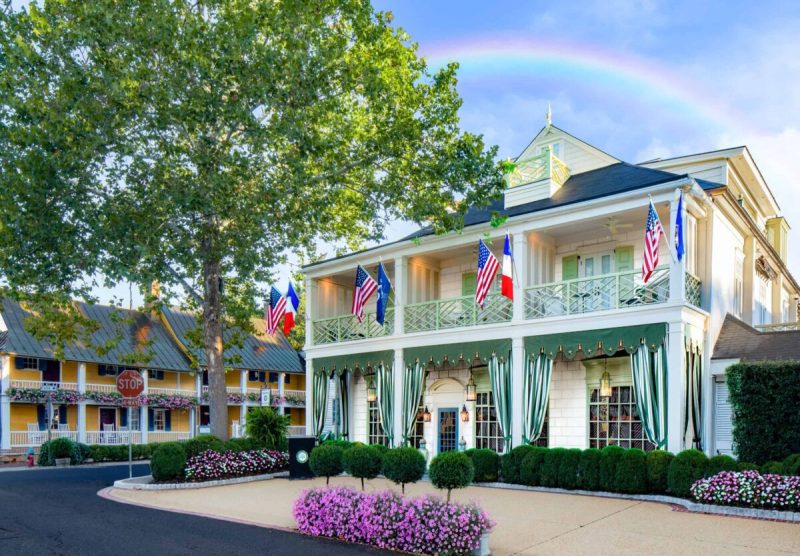 Virginia’s food scene is undoubtedly rich, leading locals and famous folks alike to enjoy eating at restaurants that range from cozy to upscale.